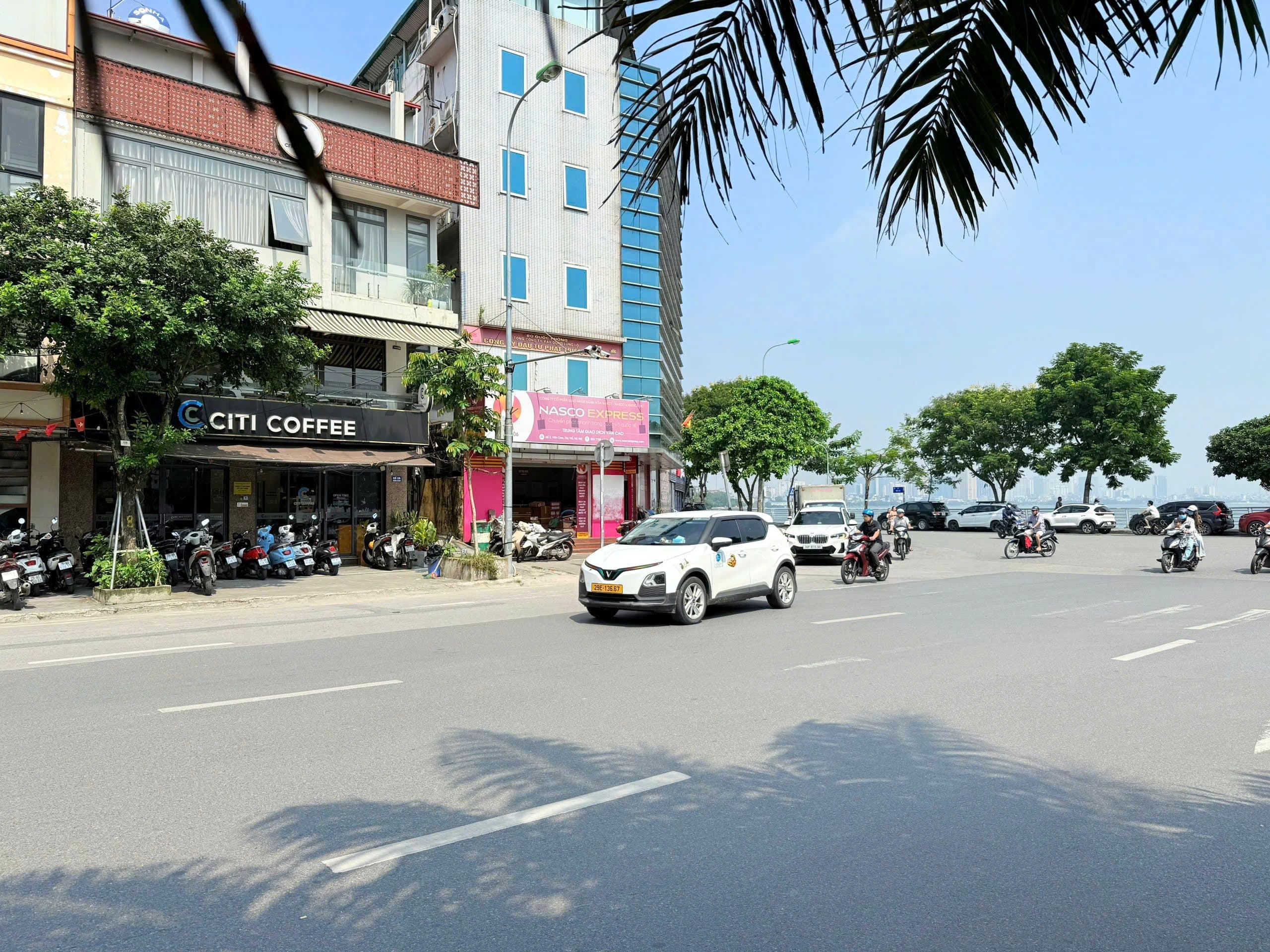 Bán nhà Mặt phố Văn Cao, view Hồ Tây mt rộng thang máy kinh doanh đỉnh cao