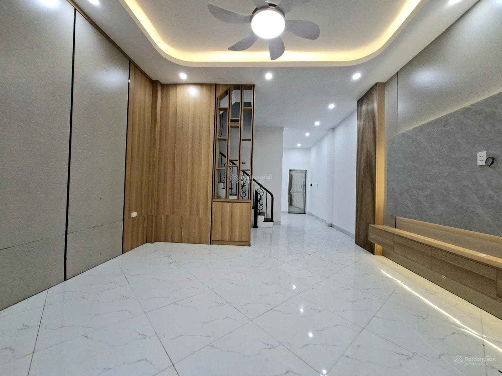 Bán nhà đường Phạm Văn Đồng 5 tầng thang máy 7 phòng, hai thoáng hơn 9 tỷ